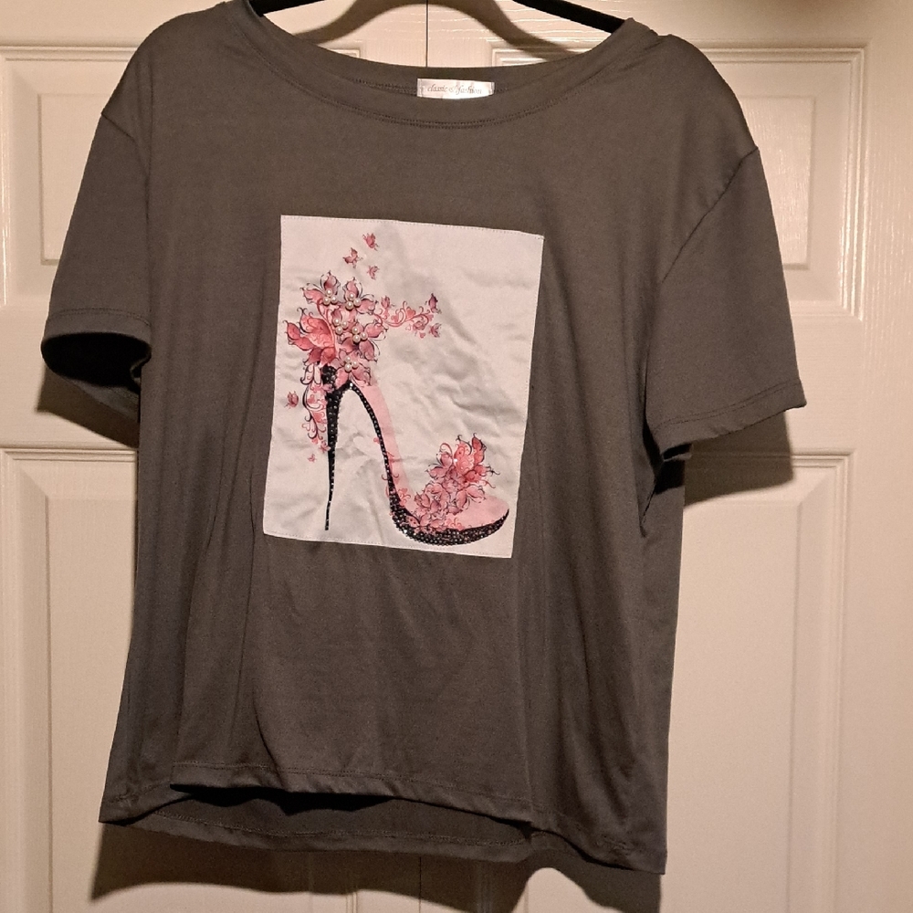 👡Gray T-Shirt with Pink Floral High Heel Design & crinkly material Unique Style
